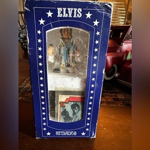 Elvis collectible bottle with added extra (collectible card for free)
